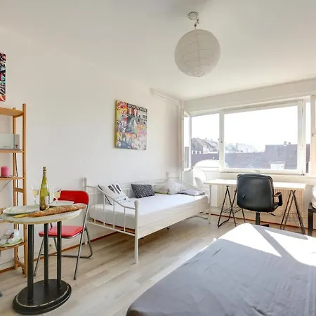 Cute Studio Near Orangerie Апартаменты *
